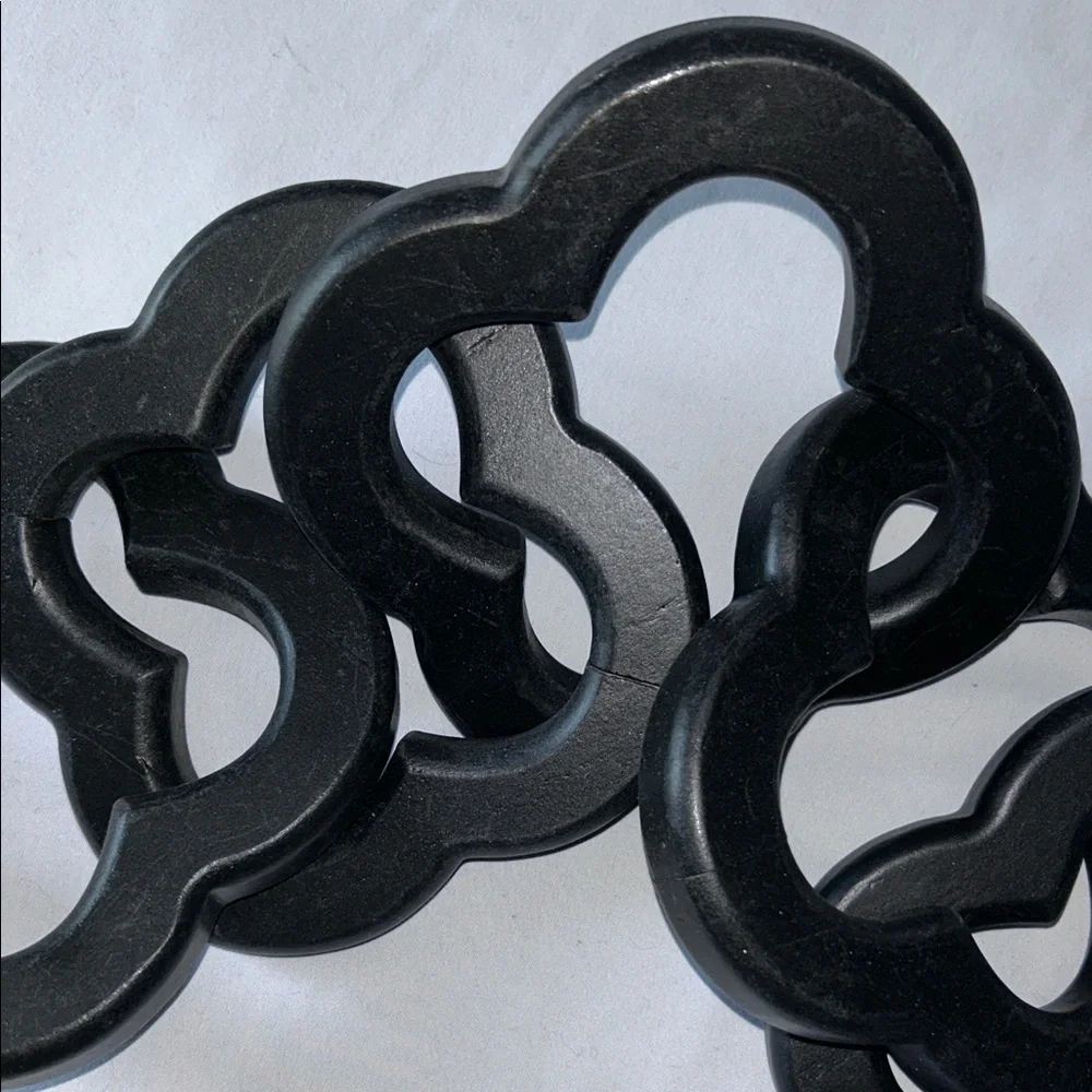 Pier 1 Matte Black Wood Rustic Clover Interlocking Chain Decor